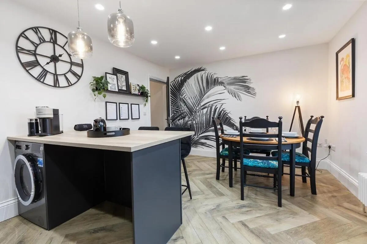 3A Roman View, Beautifully Appointed Apartment In Roundhay, Sleeps Up To 6, Bedrooms With En Suite Bathrooms, Ev Charging Лидс