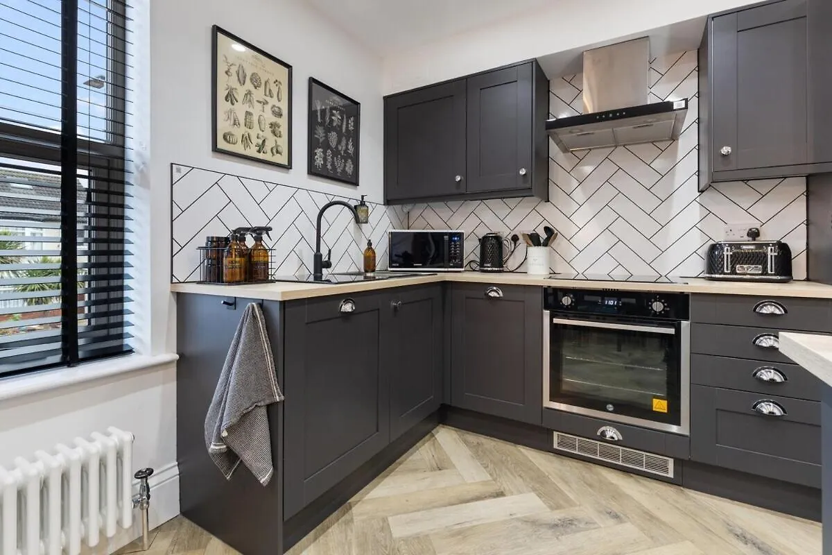 3A Roman View, Beautifully Appointed Apartment In Roundhay, Sleeps Up To 6, Bedrooms With En Suite Bathrooms, Ev Charging Лидс 0*,