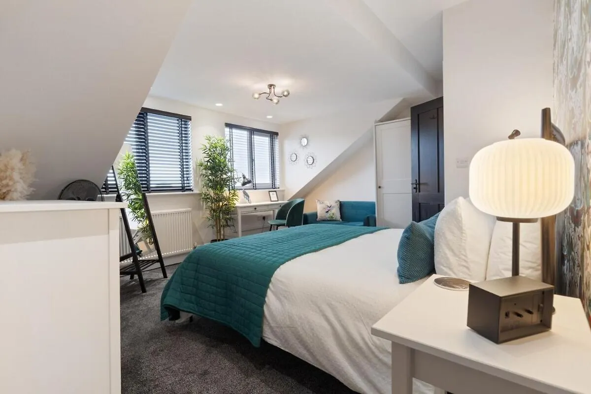 3A Roman View, Beautifully Appointed Apartment In Roundhay, Sleeps Up To 6, Bedrooms With En Suite Bathrooms, Ev Charging Лидс
