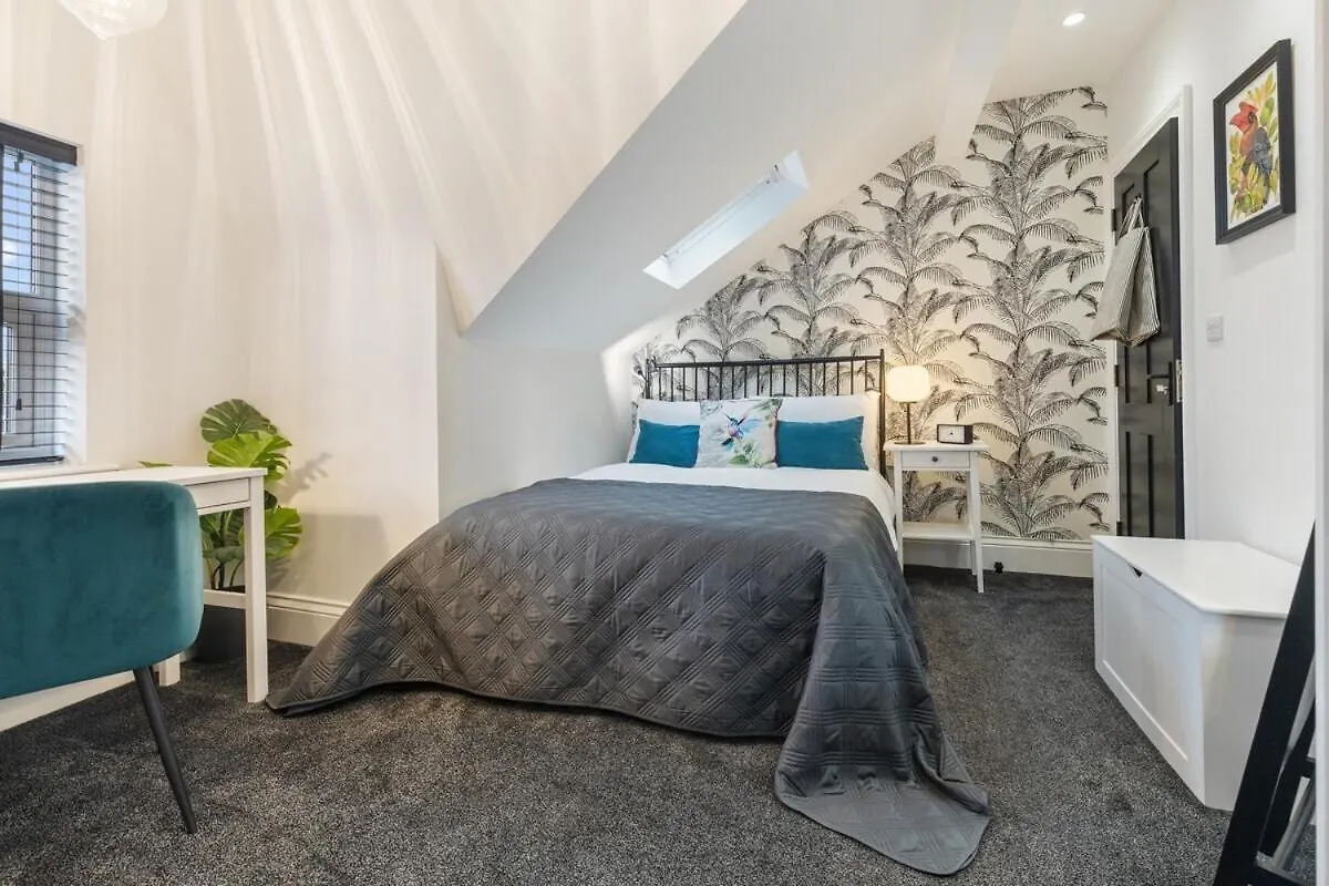 3A Roman View, Beautifully Appointed Apartment In Roundhay, Sleeps Up To 6, Bedrooms With En Suite Bathrooms, Ev Charging Лидс 0*,  Великобритания