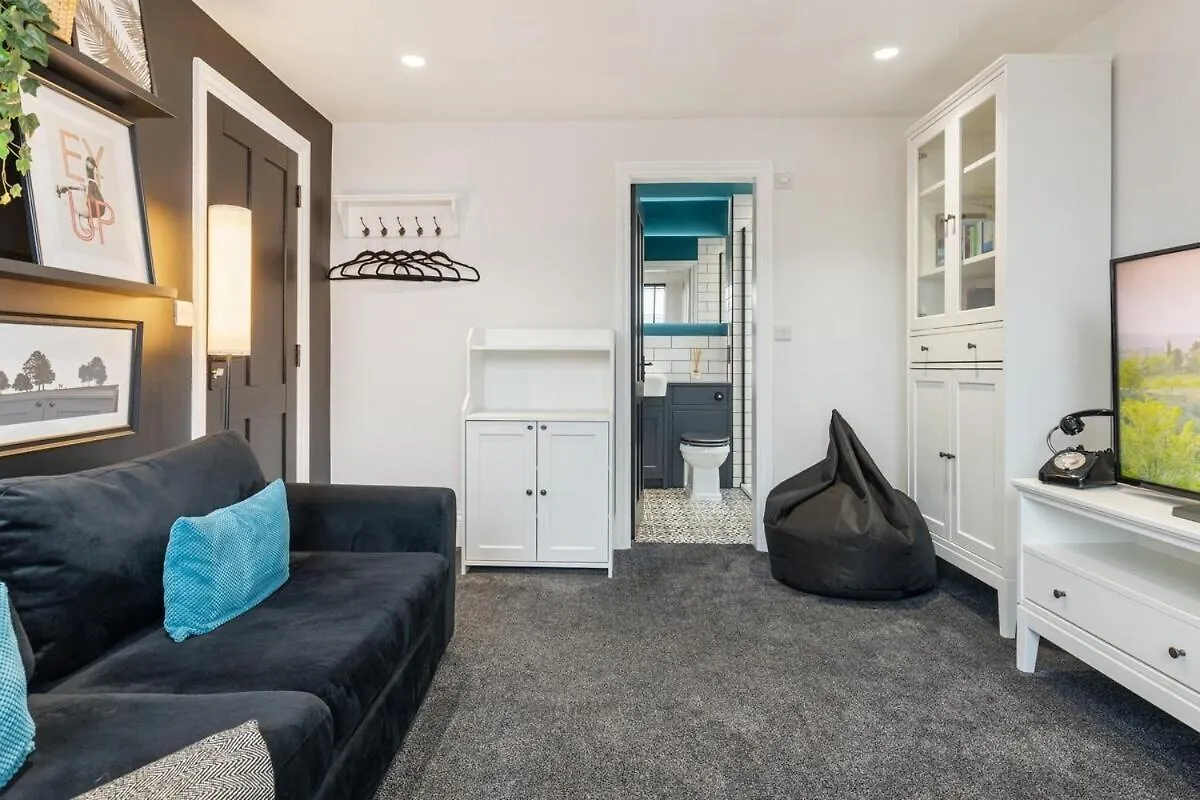 3A Roman View, Beautifully Appointed Apartment In Roundhay, Sleeps Up To 6, Bedrooms With En Suite Bathrooms, Ev Charging Лидс