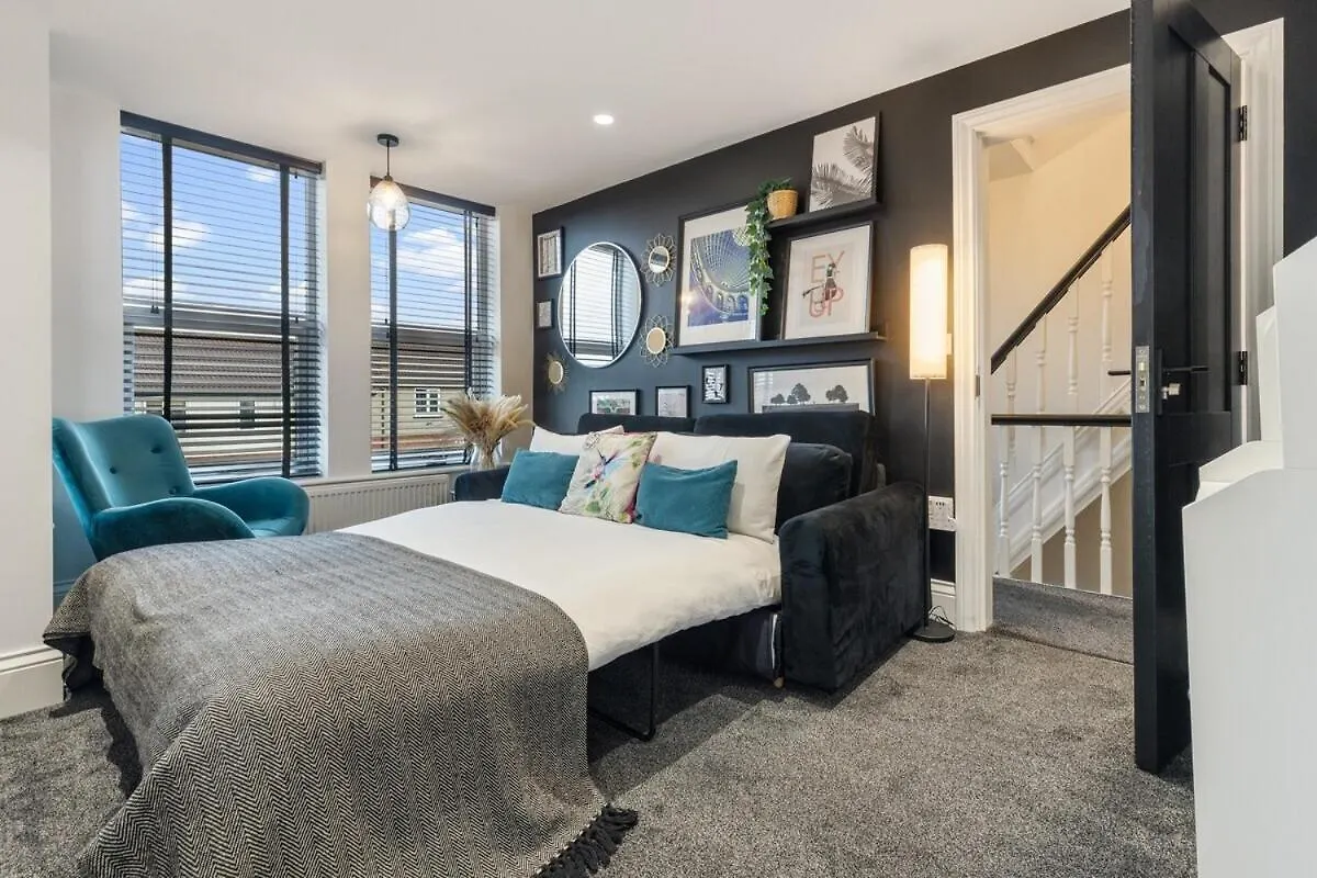 3A Roman View, Beautifully Appointed Apartment In Roundhay, Sleeps Up To 6, Bedrooms With En Suite Bathrooms, Ev Charging Лидс