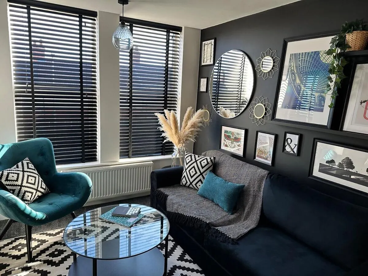 3A Roman View, Beautifully Appointed Apartment In Roundhay, Sleeps Up To 6, Bedrooms With En Suite Bathrooms, Ev Charging Лидс