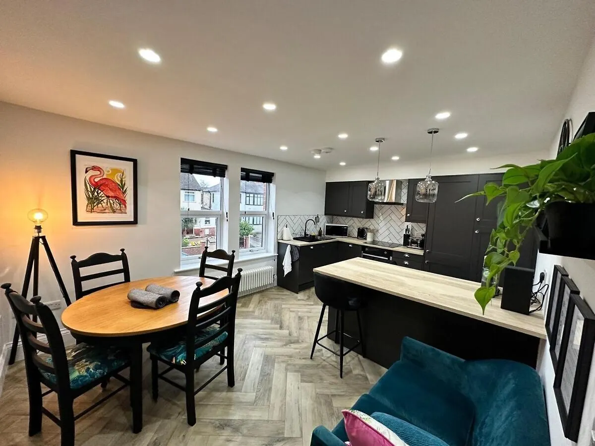 3A Roman View, Beautifully Appointed Apartment In Roundhay, Sleeps Up To 6, Bedrooms With En Suite Bathrooms, Ev Charging Лидс